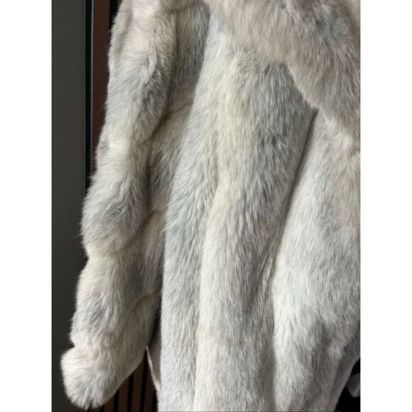 L and B classics Faux fur winter coat size M/L see measurement no size tag white - Picture 2 of 8